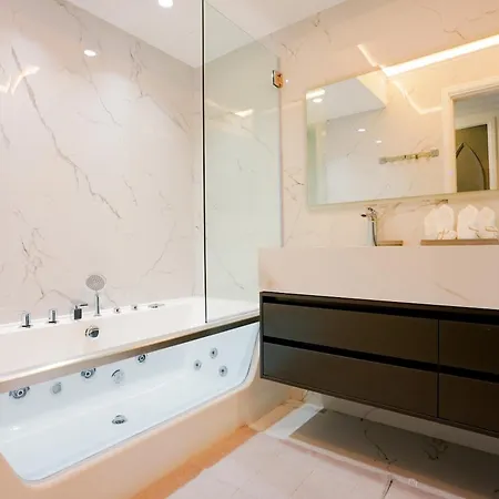 Luxurious 2 Bedroom Apartment With Dubai Mall Fountain View Facing Burj Khalifa Exterior photo